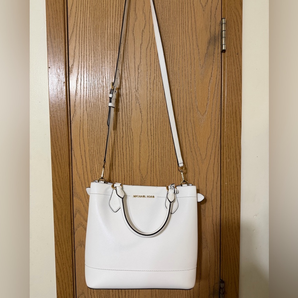 Michael Kors White Bucket Crossbody Purse